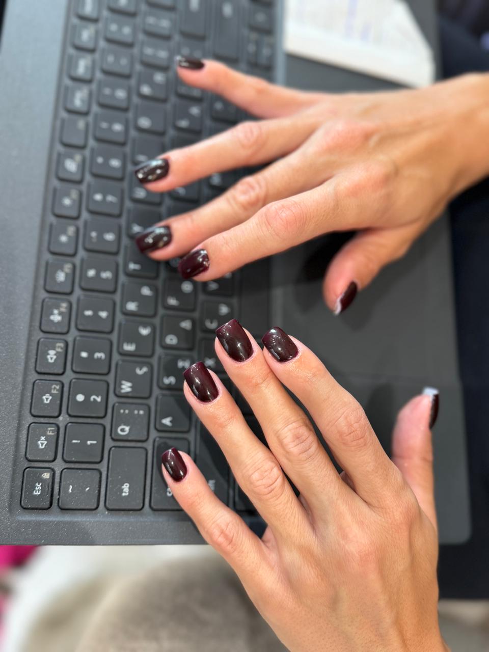 Βαθύ μπορντό — Love It Beauty Bar